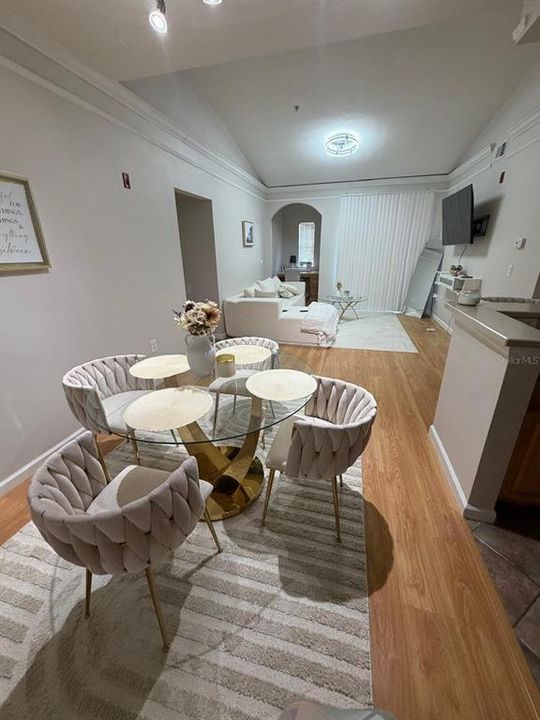 For Rent: $1,975 (2 beds, 2 baths, 1174 Square Feet)
