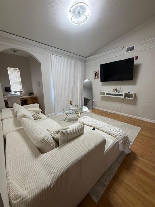 For Rent: $1,975 (2 beds, 2 baths, 1174 Square Feet)