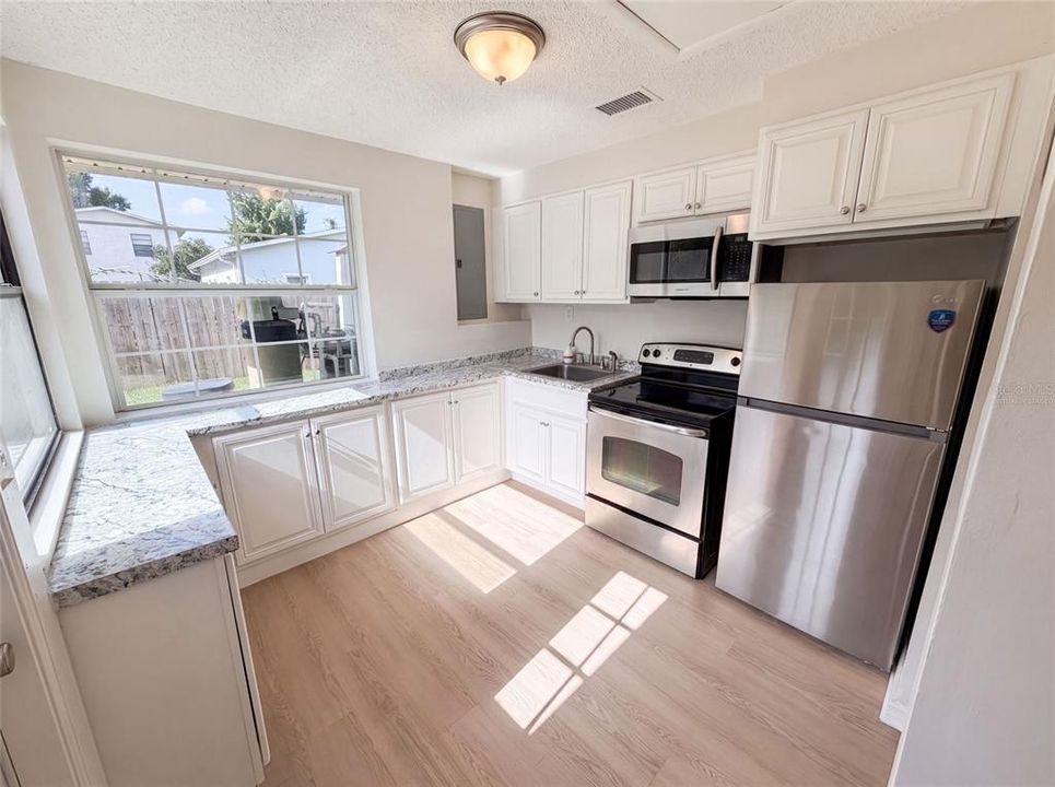 For Sale: $221,000 (3 beds, 1 baths, 1090 Square Feet)
