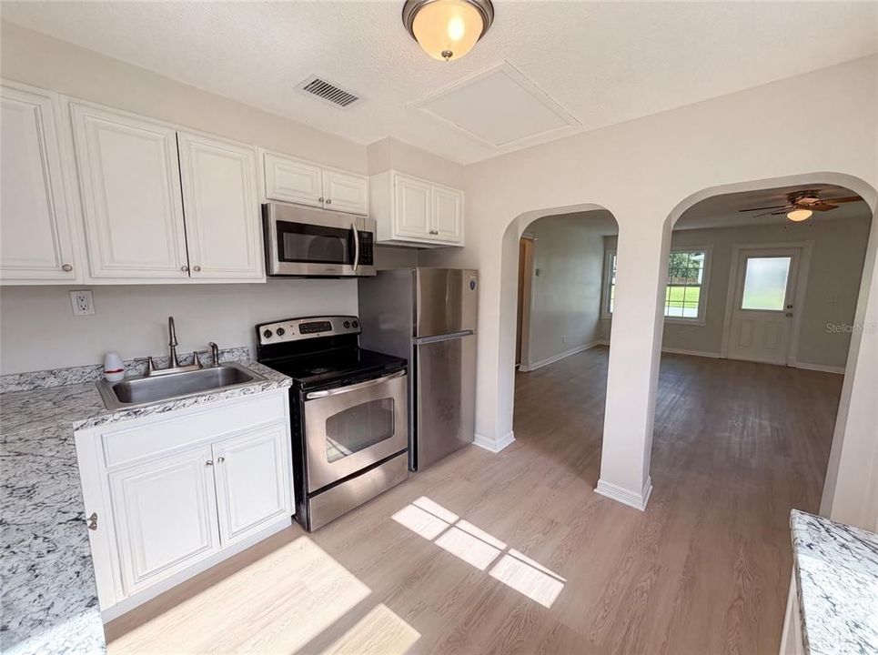 For Sale: $221,000 (3 beds, 1 baths, 1090 Square Feet)