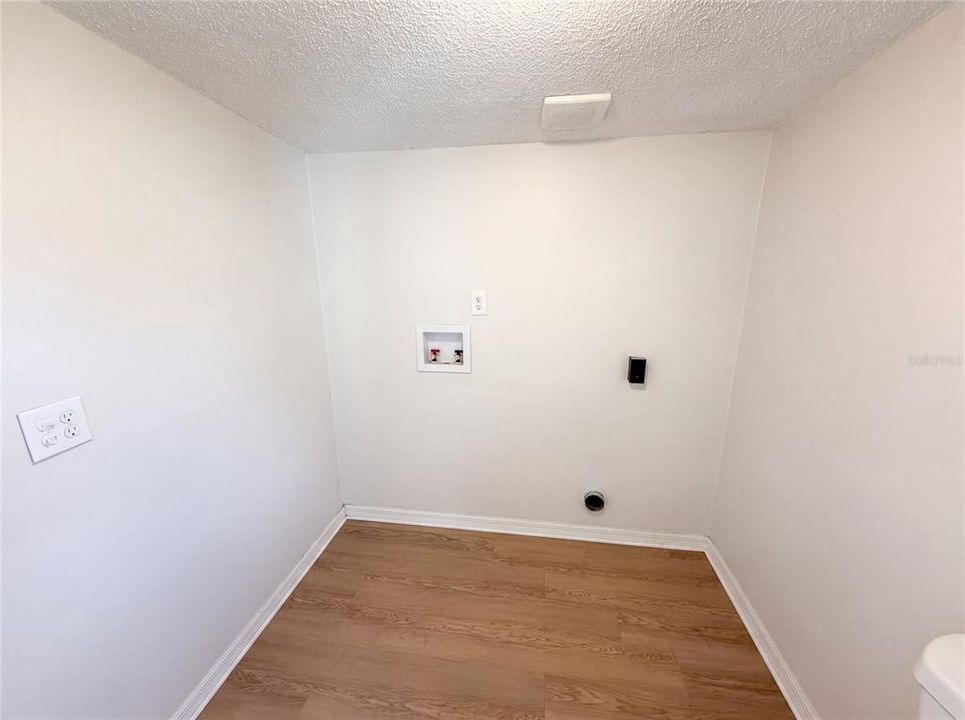 For Sale: $221,000 (3 beds, 1 baths, 1090 Square Feet)