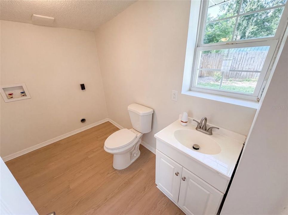 For Sale: $221,000 (3 beds, 1 baths, 1090 Square Feet)