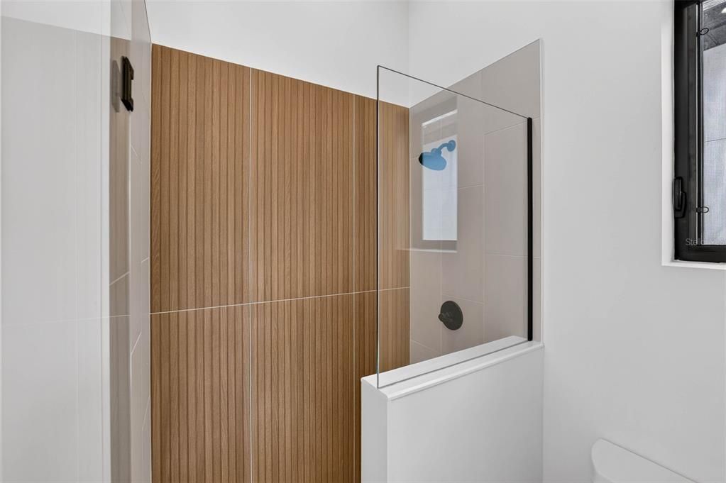 На продажу: $599,900 (2 спален, 2 ванн, 1400 Квадратных фут)