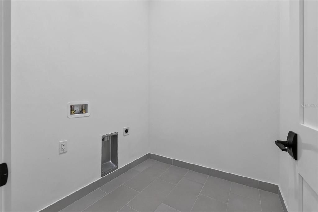 На продажу: $599,900 (2 спален, 2 ванн, 1400 Квадратных фут)