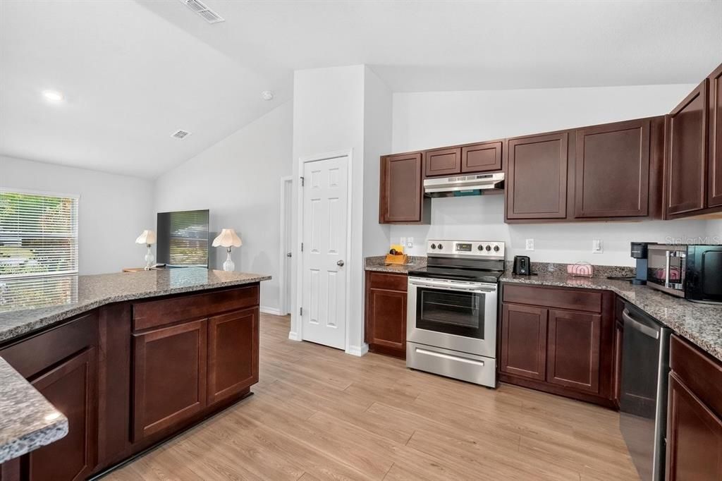 En Venta: $339,000 (4 camas, 2 baños, 1617 Pies cuadrados)