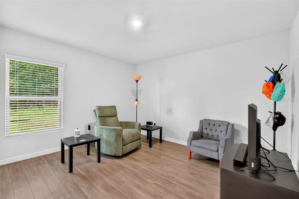 En Venta: $339,000 (4 camas, 2 baños, 1617 Pies cuadrados)