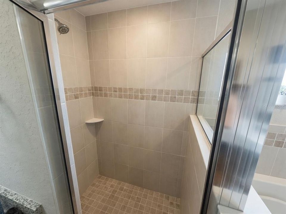 На продажу: $335,000 (4 спален, 2 ванн, 1715 Квадратных фут)