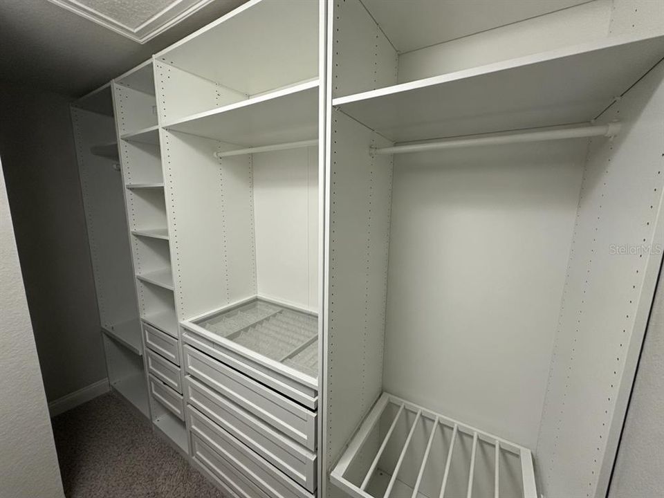 На продажу: $335,000 (4 спален, 2 ванн, 1715 Квадратных фут)