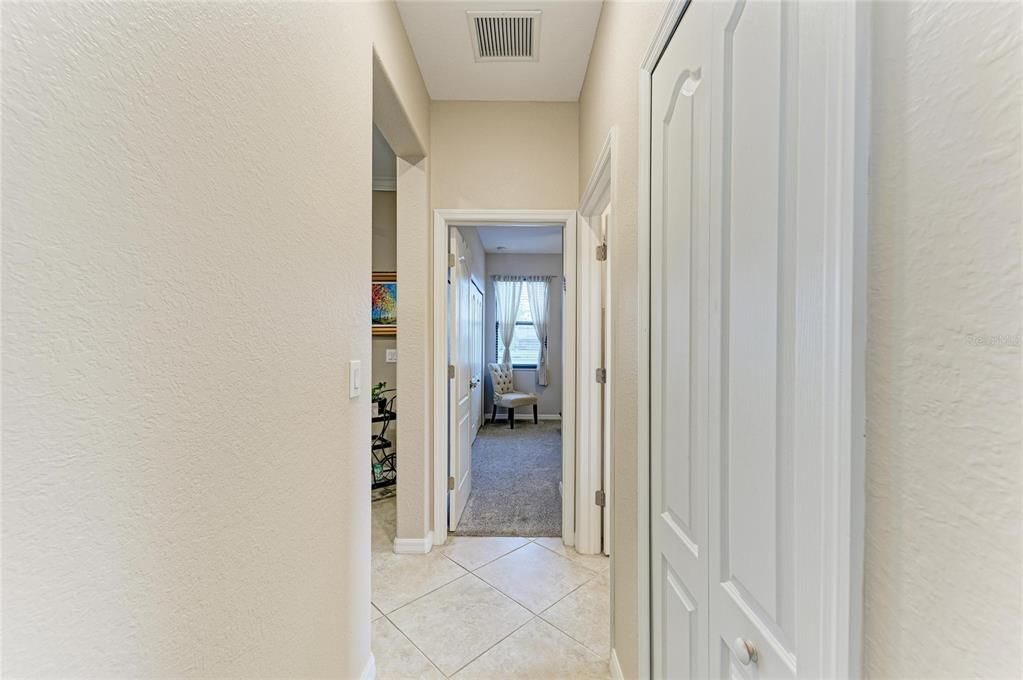 En Venta: $649,300 (4 camas, 3 baños, 2231 Pies cuadrados)