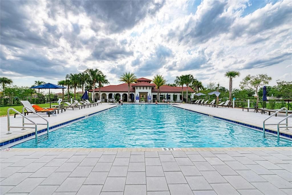 En Venta: $649,300 (4 camas, 3 baños, 2231 Pies cuadrados)