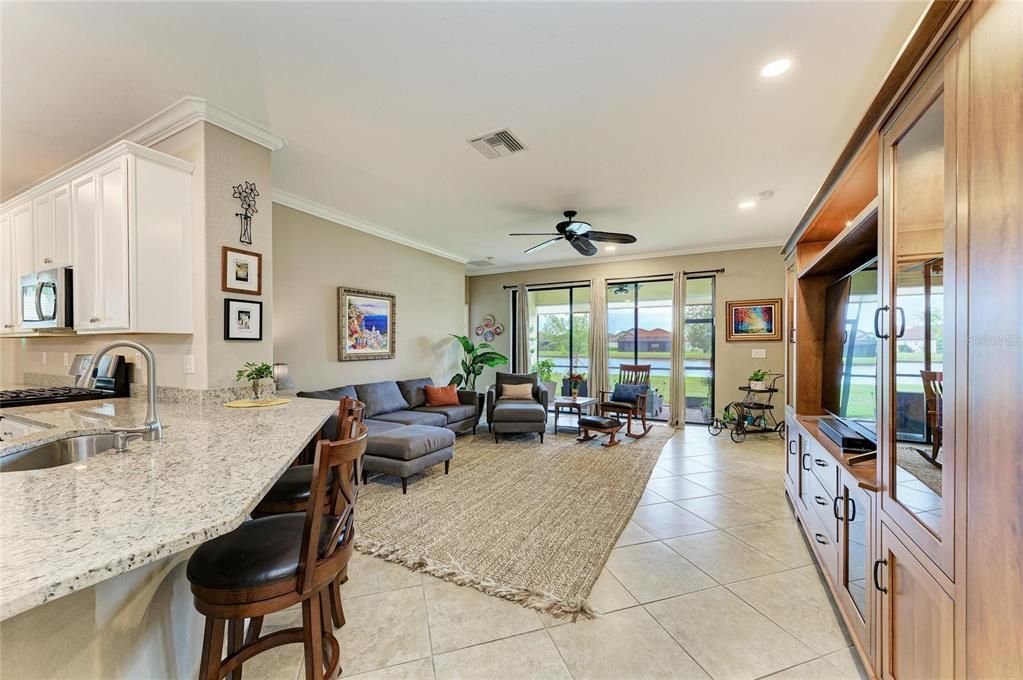 En Venta: $649,300 (4 camas, 3 baños, 2231 Pies cuadrados)