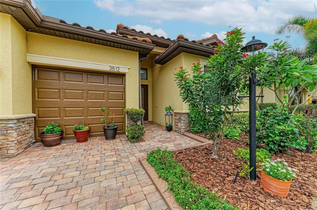 En Venta: $649,300 (4 camas, 3 baños, 2231 Pies cuadrados)
