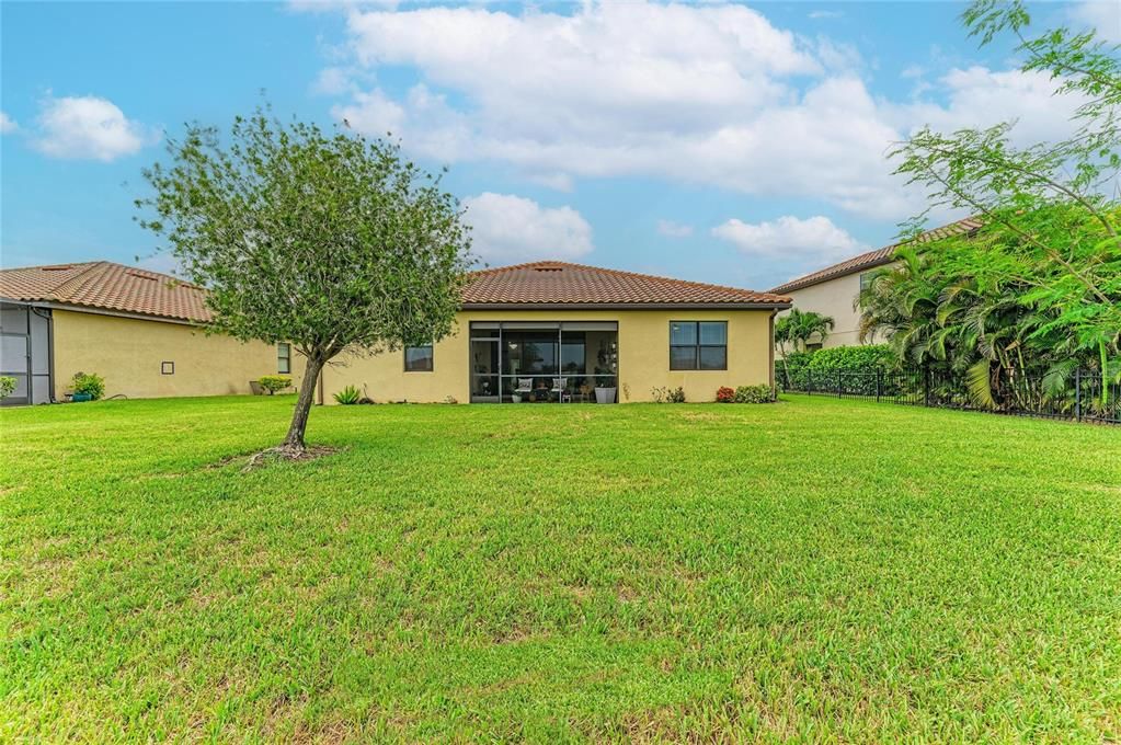 En Venta: $649,300 (4 camas, 3 baños, 2231 Pies cuadrados)