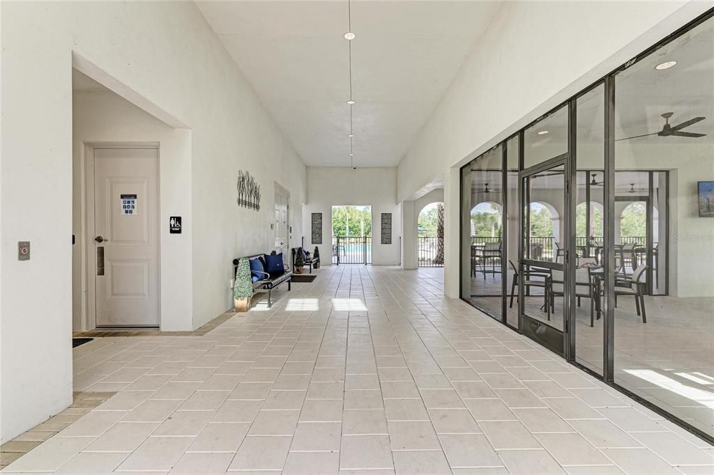 En Venta: $649,300 (4 camas, 3 baños, 2231 Pies cuadrados)