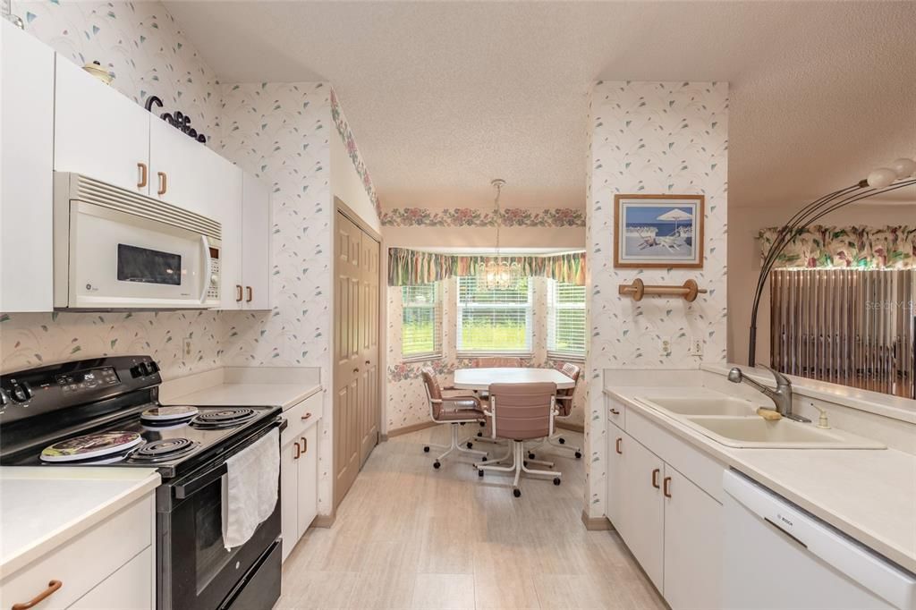 На продажу: $360,000 (3 спален, 2 ванн, 1806 Квадратных фут)