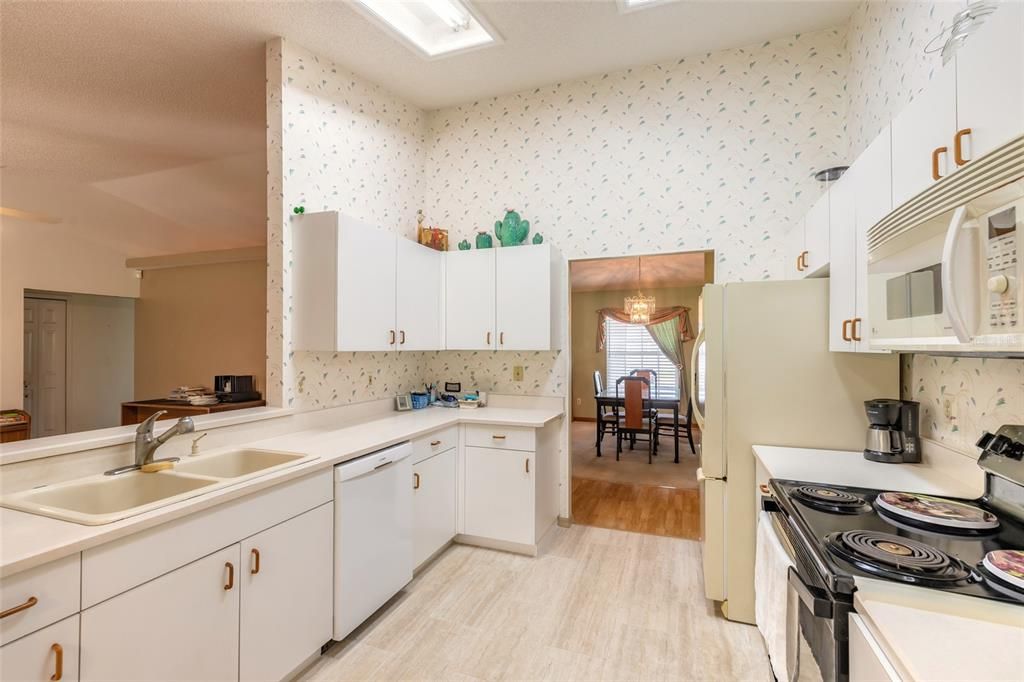 На продажу: $360,000 (3 спален, 2 ванн, 1806 Квадратных фут)