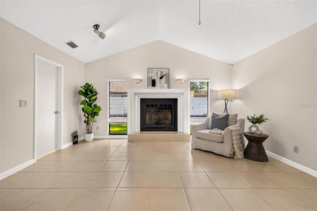 En Venta: $540,000 (4 camas, 2 baños, 2220 Pies cuadrados)