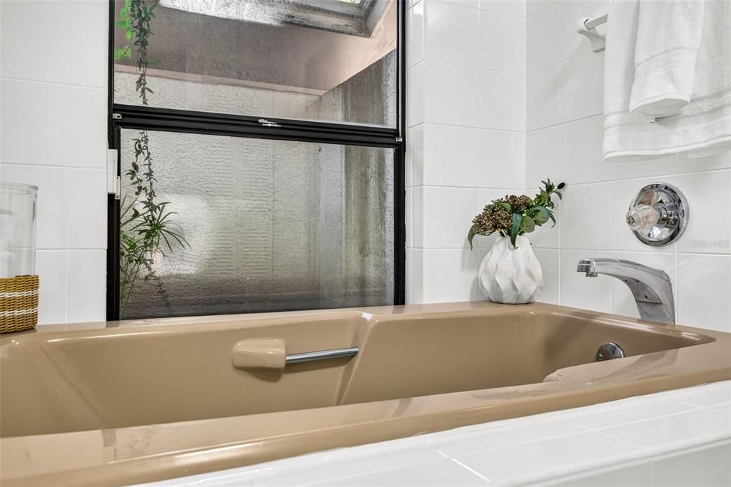 En Venta: $540,000 (4 camas, 2 baños, 2220 Pies cuadrados)
