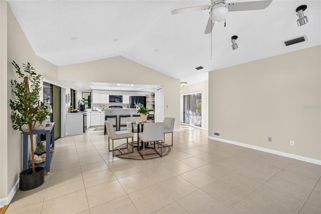 En Venta: $540,000 (4 camas, 2 baños, 2220 Pies cuadrados)