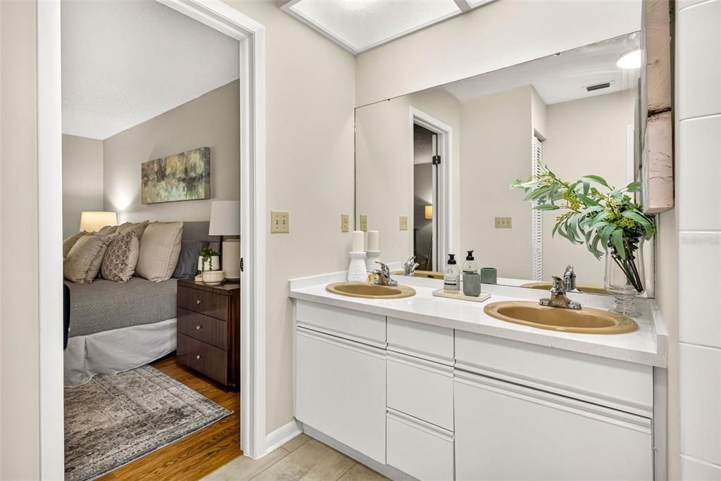 En Venta: $540,000 (4 camas, 2 baños, 2220 Pies cuadrados)