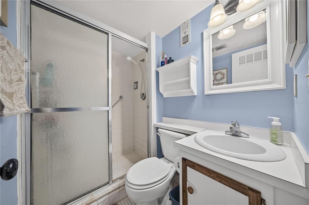 For Sale: $184,900 (1 beds, 1 baths, 585 Square Feet)