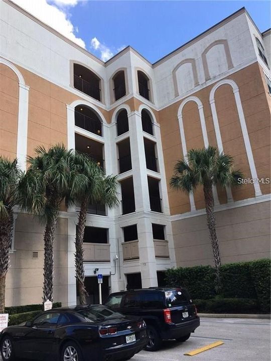 For Rent: $1,550 (1 beds, 1 baths, 744 Square Feet)