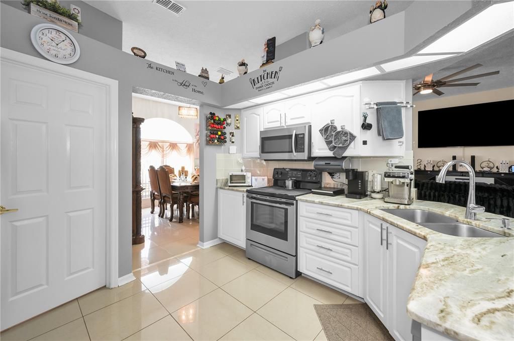 На продажу: $379,000 (3 спален, 2 ванн, 1790 Квадратных фут)