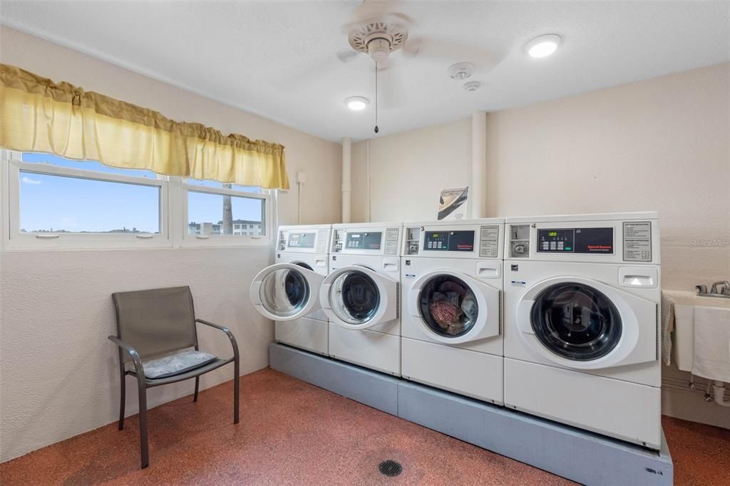 En Venta: $349,900 (2 camas, 2 baños, 1250 Pies cuadrados)