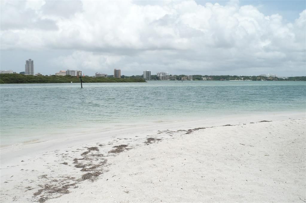 For Rent: $3,300 (2 beds, 2 baths, 1007 Square Feet)