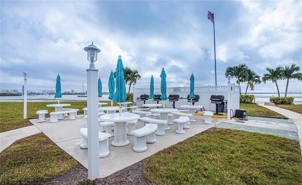 For Rent: $3,300 (2 beds, 2 baths, 1007 Square Feet)