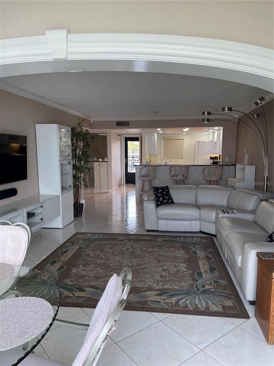 For Rent: $3,300 (2 beds, 2 baths, 1007 Square Feet)