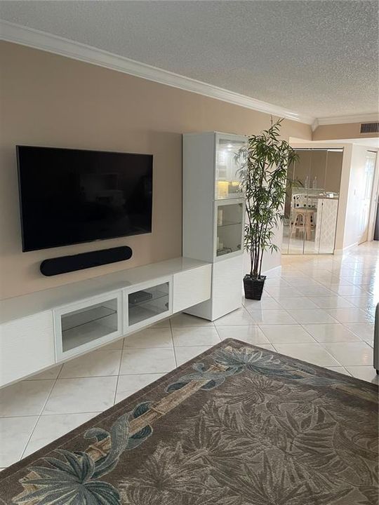 For Rent: $3,300 (2 beds, 2 baths, 1007 Square Feet)