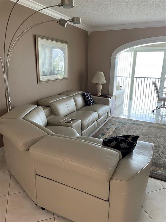 For Rent: $3,300 (2 beds, 2 baths, 1007 Square Feet)