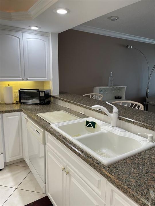 For Rent: $3,300 (2 beds, 2 baths, 1007 Square Feet)
