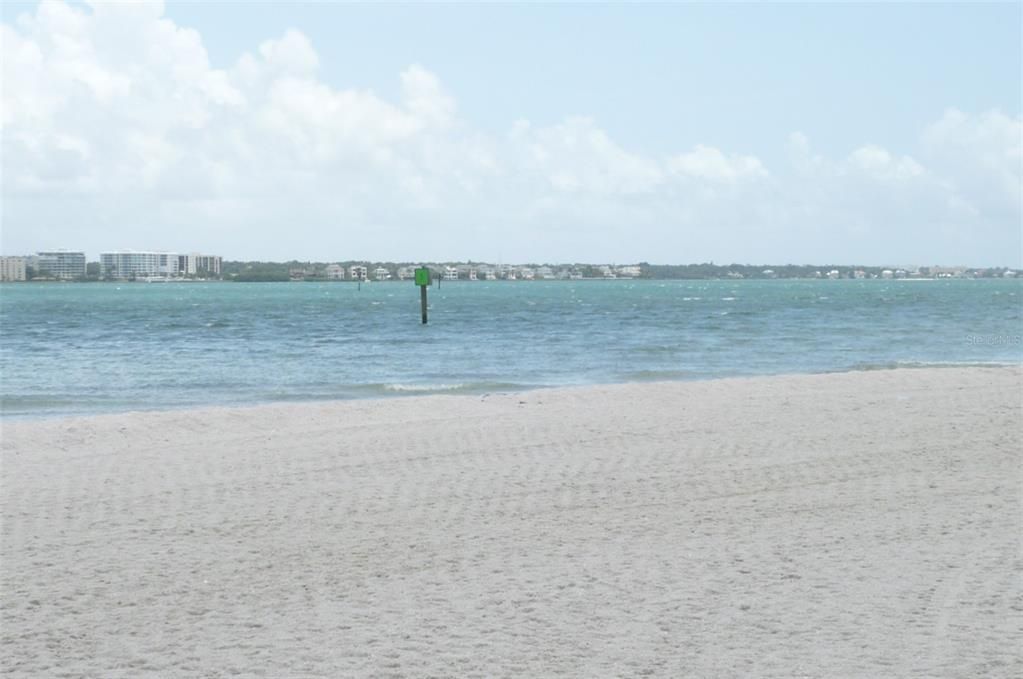 For Rent: $3,300 (2 beds, 2 baths, 1007 Square Feet)