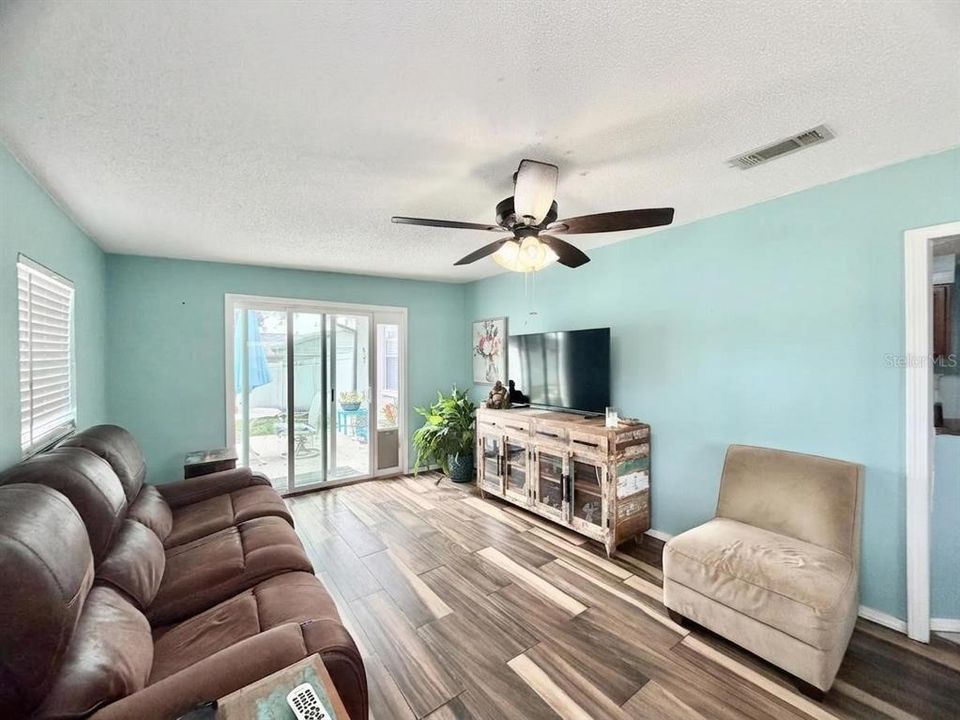 For Sale: $230,000 (2 beds, 2 baths, 1008 Square Feet)