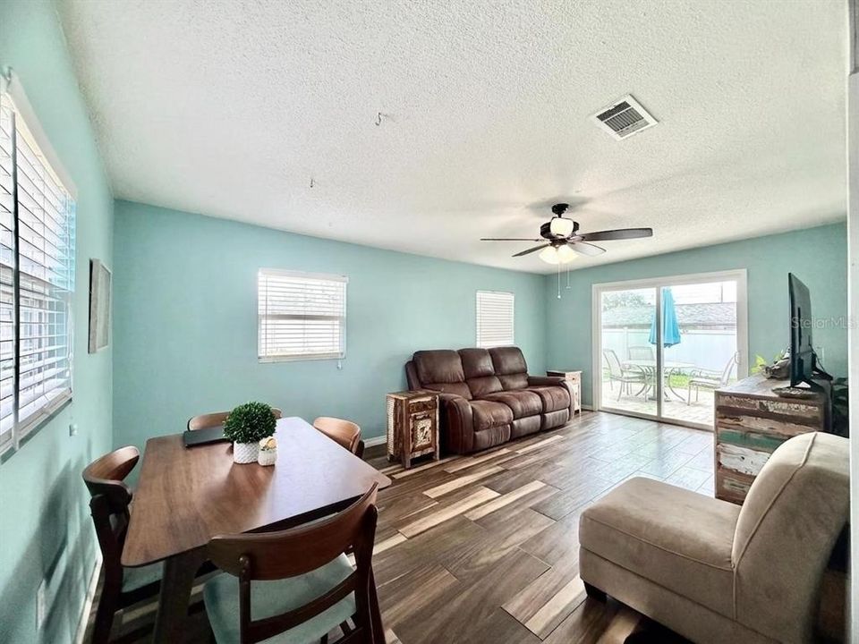 For Sale: $230,000 (2 beds, 2 baths, 1008 Square Feet)