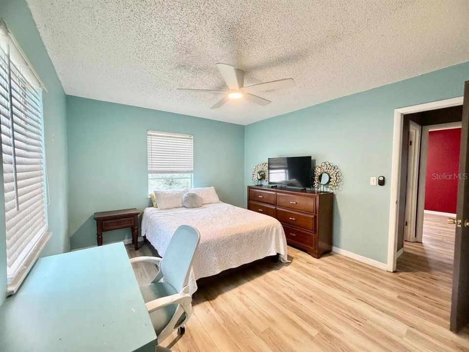 For Sale: $230,000 (2 beds, 2 baths, 1008 Square Feet)