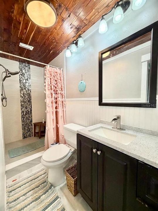 For Sale: $230,000 (2 beds, 2 baths, 1008 Square Feet)