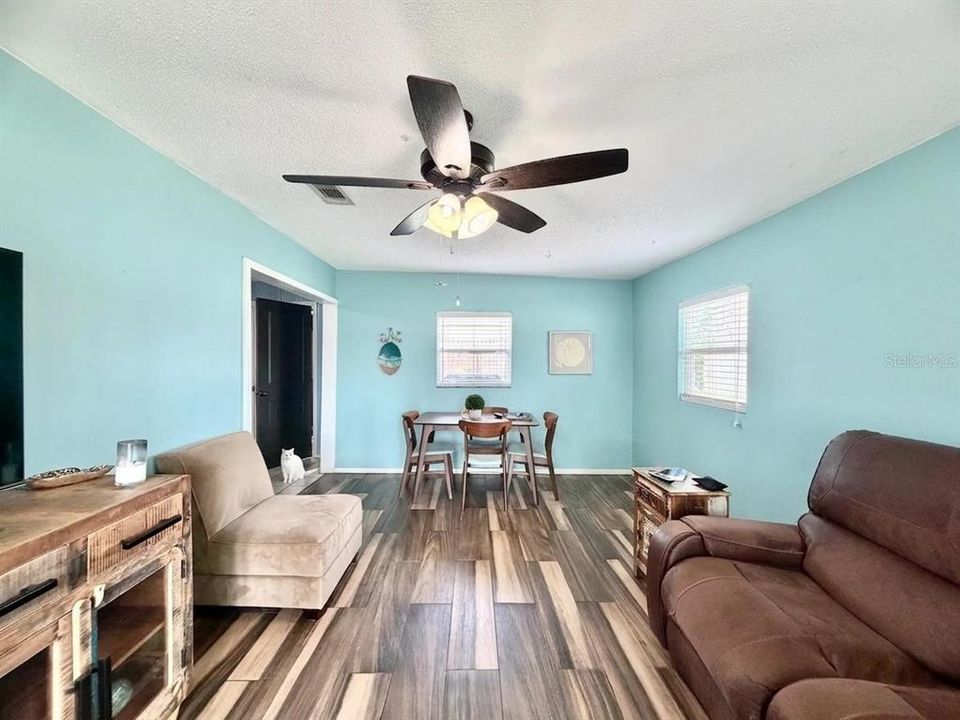 For Sale: $230,000 (2 beds, 2 baths, 1008 Square Feet)