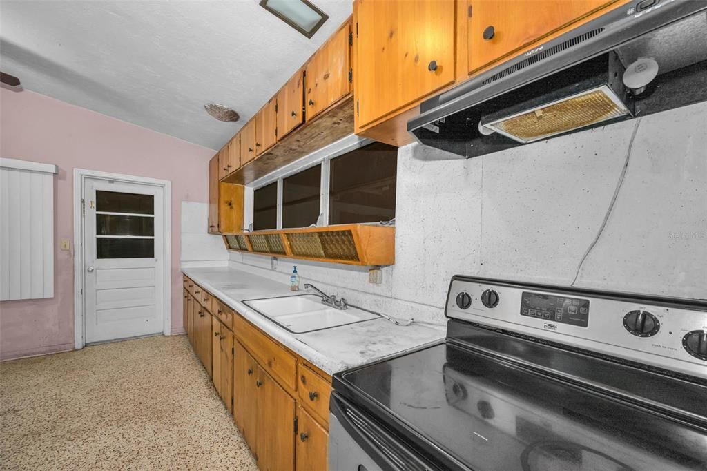 En Venta: $300,000 (4 camas, 2 baños, 1797 Pies cuadrados)