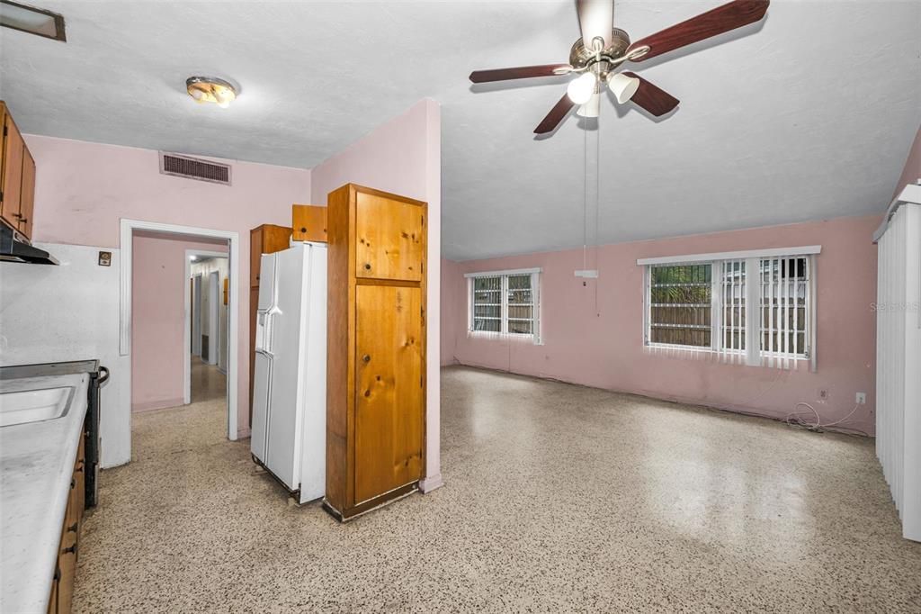 En Venta: $300,000 (4 camas, 2 baños, 1797 Pies cuadrados)