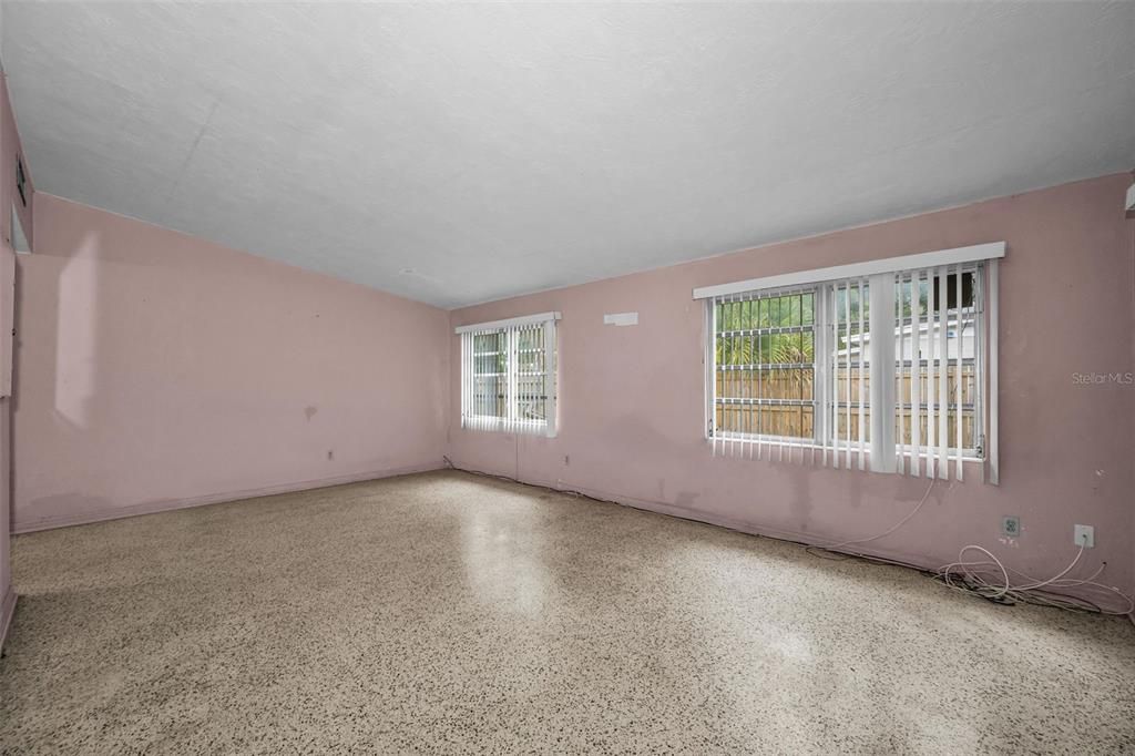 En Venta: $300,000 (4 camas, 2 baños, 1797 Pies cuadrados)
