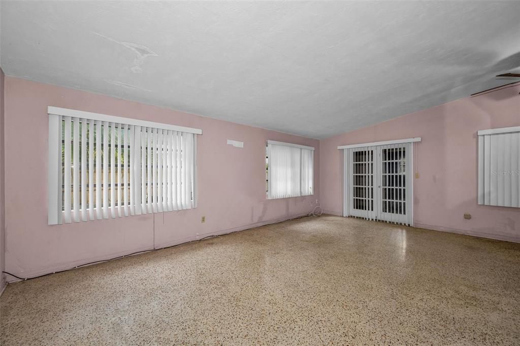En Venta: $300,000 (4 camas, 2 baños, 1797 Pies cuadrados)