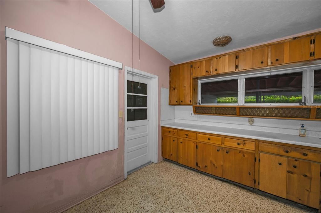 En Venta: $300,000 (4 camas, 2 baños, 1797 Pies cuadrados)