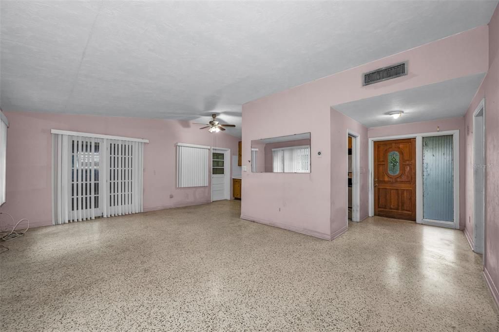 En Venta: $300,000 (4 camas, 2 baños, 1797 Pies cuadrados)