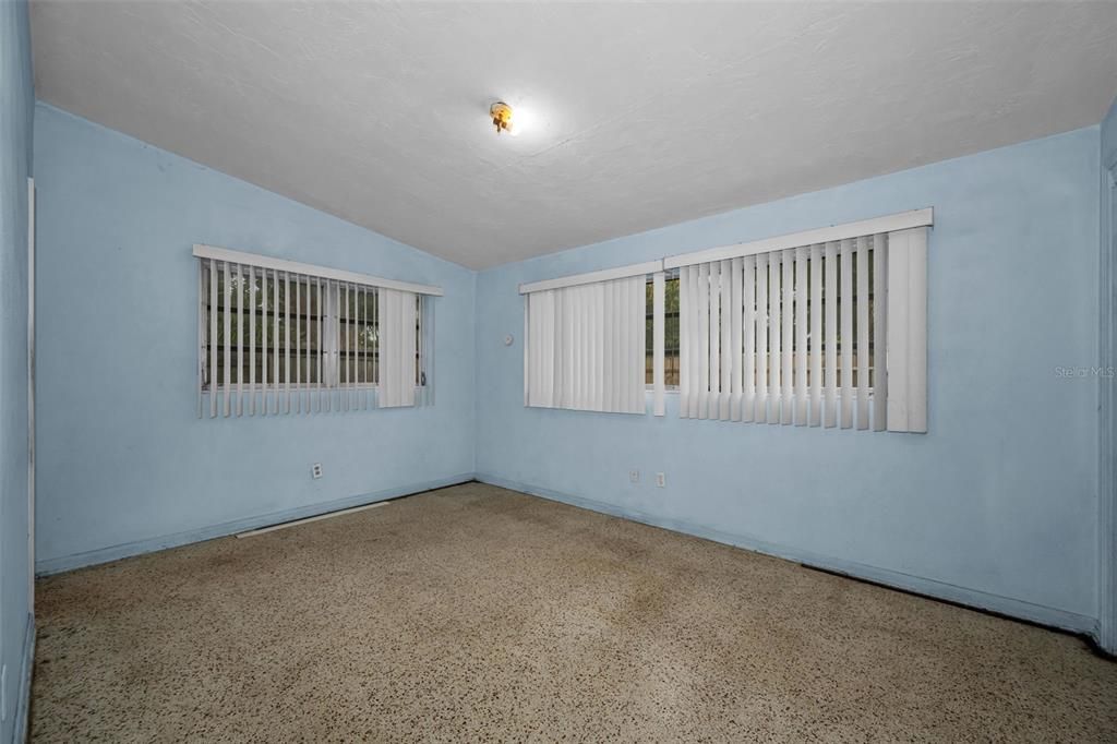 En Venta: $300,000 (4 camas, 2 baños, 1797 Pies cuadrados)