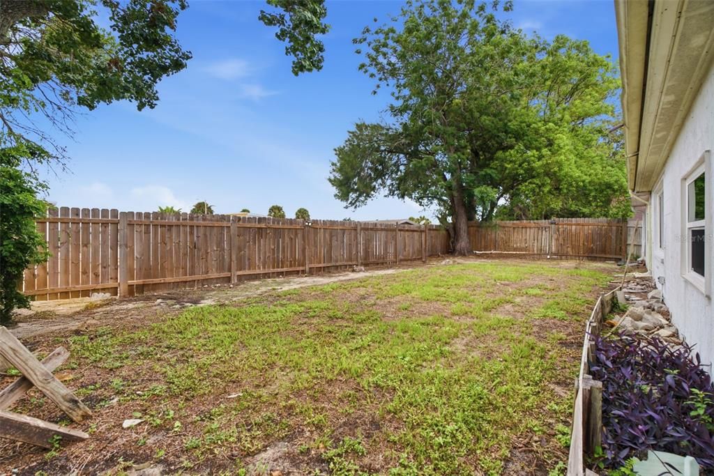 For Sale: $219,990 (2 beds, 1 baths, 1050 Square Feet)