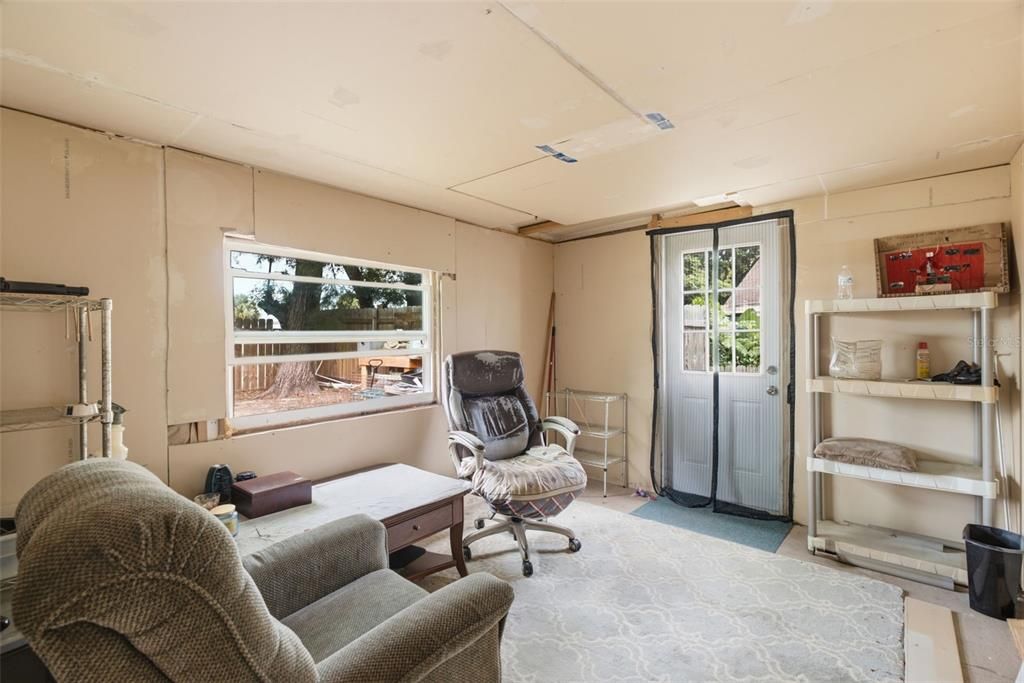 For Sale: $219,990 (2 beds, 1 baths, 1050 Square Feet)