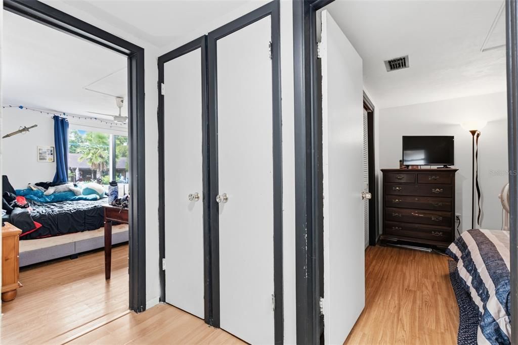 For Sale: $219,990 (2 beds, 1 baths, 1050 Square Feet)